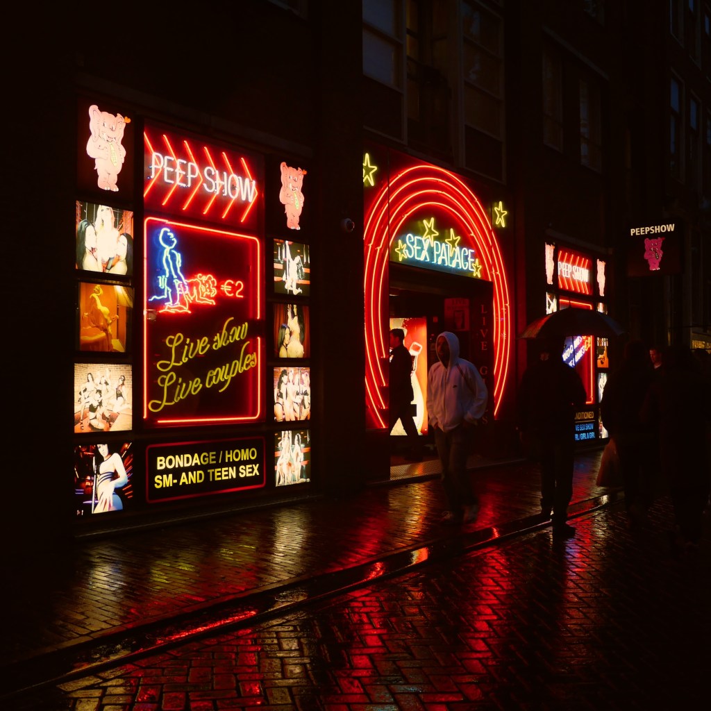Two nights at a dive bar in the Red Light District: Night 2 – Wanderslut